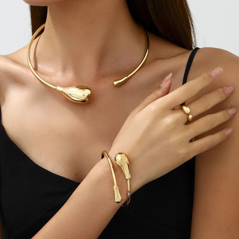 Parure Collier et Boucles d'Oreilles Cœur Doré