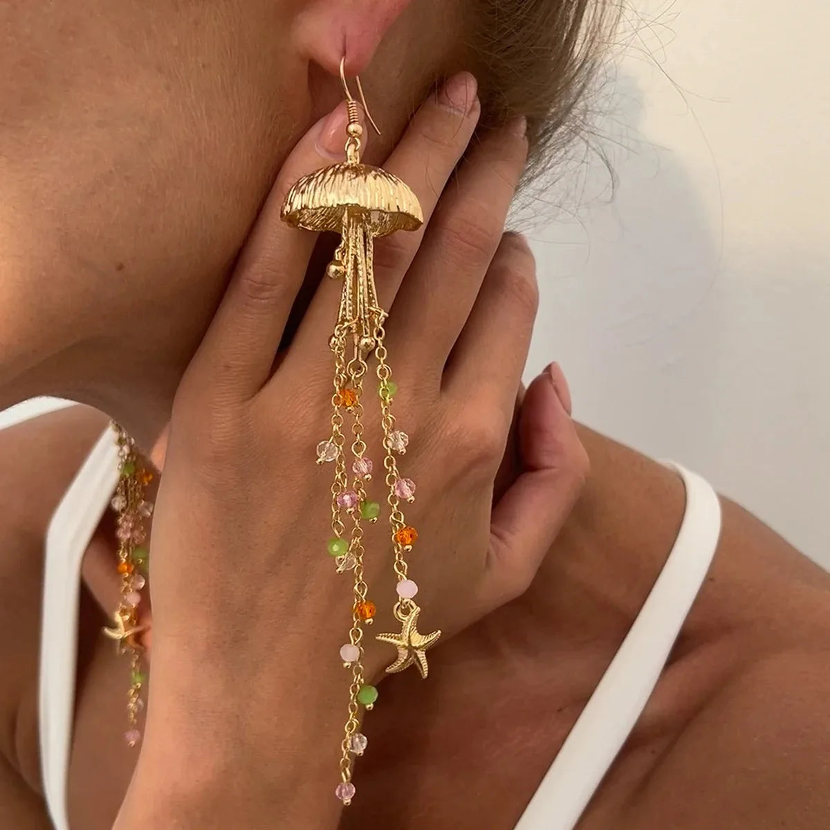 Boucles d'oreilles pendantes bohème à pompons — Étoile de mer et coquillage