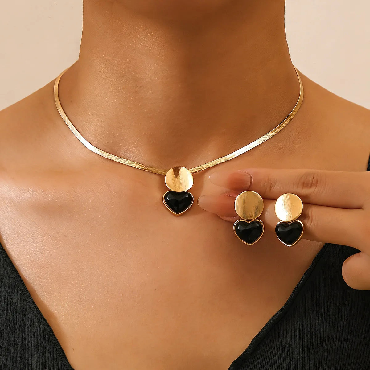 Parure Collier et Boucles d'Oreilles Cœur Doré