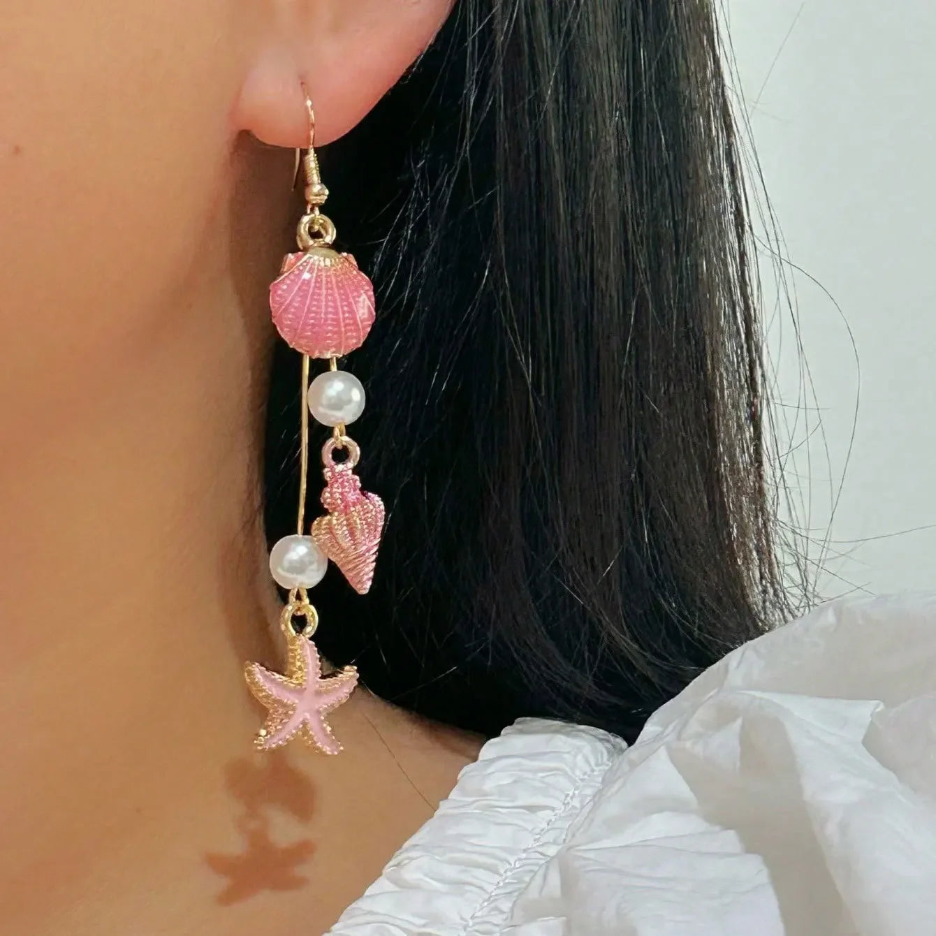 Boucles d'oreilles pendantes bohème à pompons — Étoile de mer et coquillage