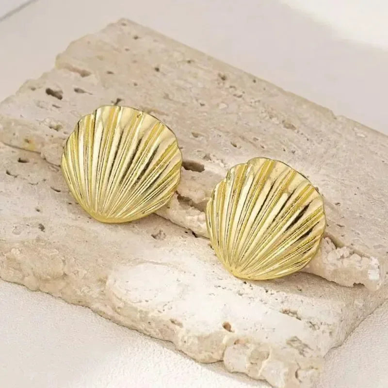 Boucles d'oreilles pendantes bohème à pompons — Étoile de mer et coquillage