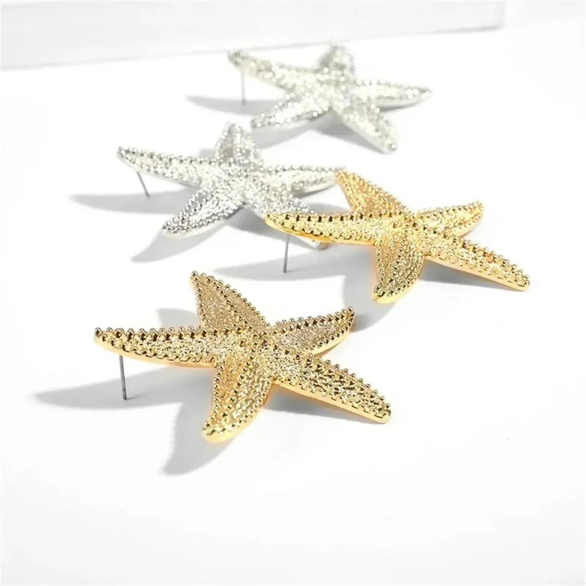 Boucles d'oreilles pendantes bohème à pompons — Étoile de mer et coquillage