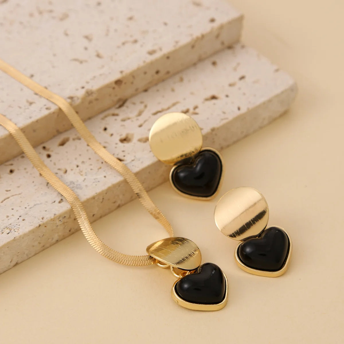 Parure Collier et Boucles d'Oreilles Cœur Doré