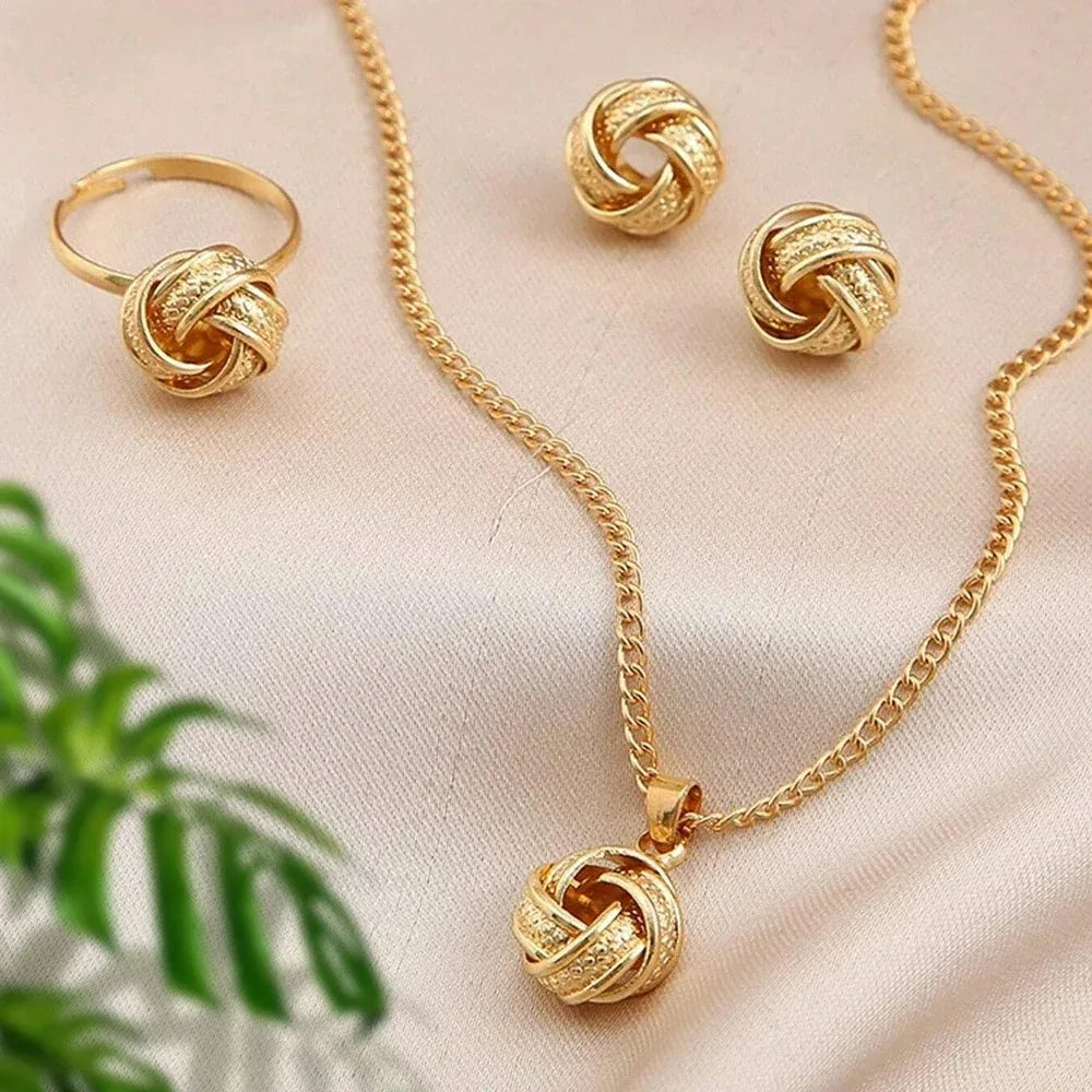 Parure Collier et Boucles d'Oreilles Cœur Doré