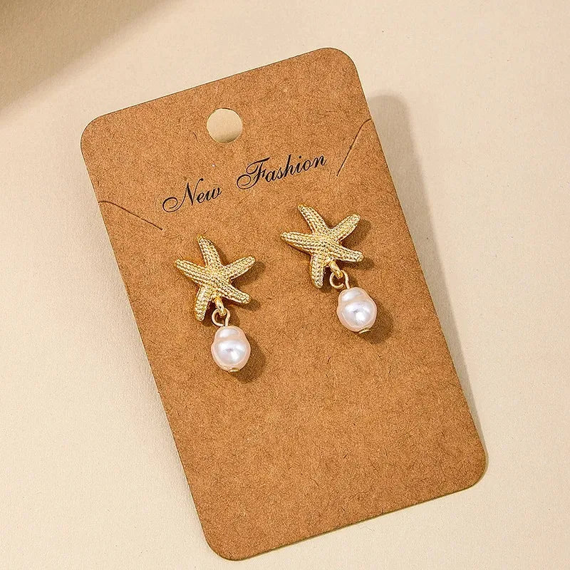 Boucles d'oreilles pendantes bohème à pompons — Étoile de mer et coquillage