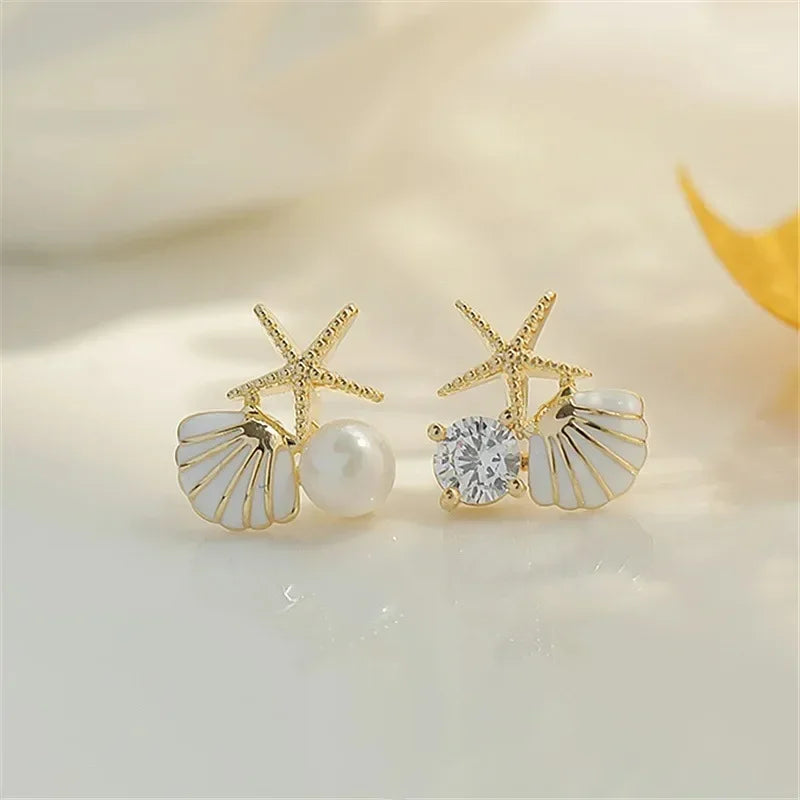 Boucles d'oreilles pendantes bohème à pompons — Étoile de mer et coquillage