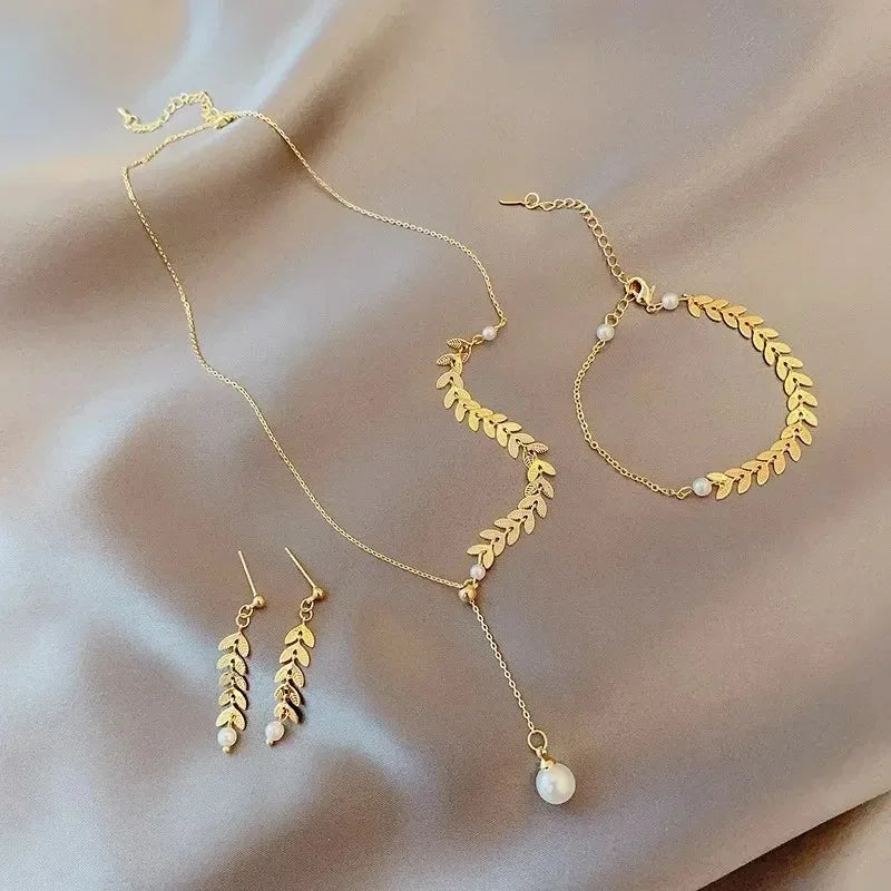 Parure Collier et Boucles d'Oreilles Cœur Doré