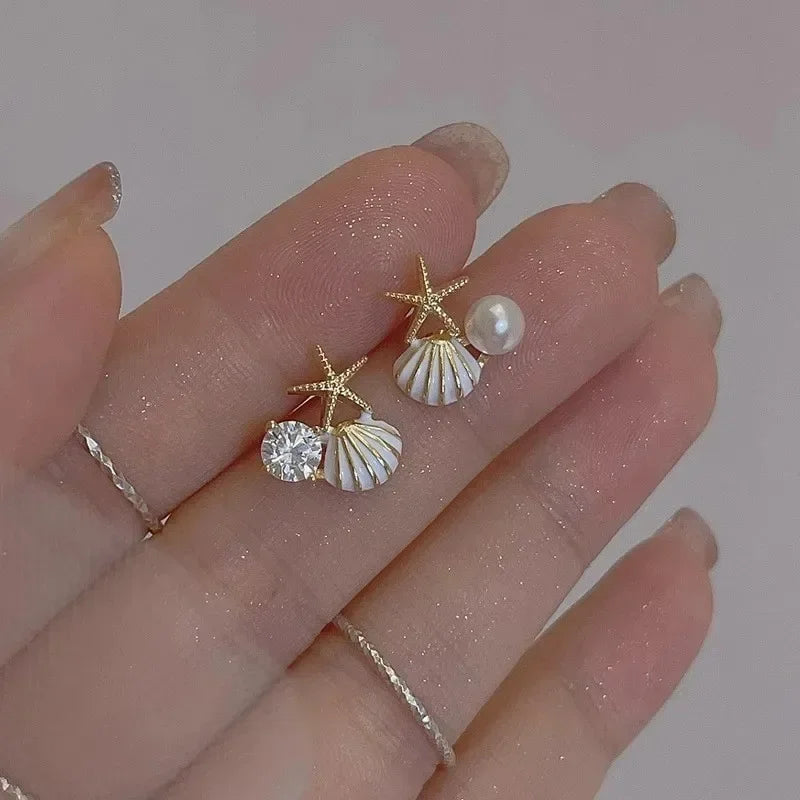 Boucles d'oreilles pendantes bohème à pompons — Étoile de mer et coquillage