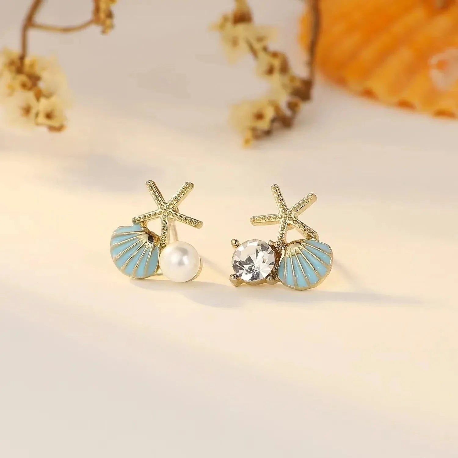 Boucles d'oreilles pendantes bohème à pompons — Étoile de mer et coquillage