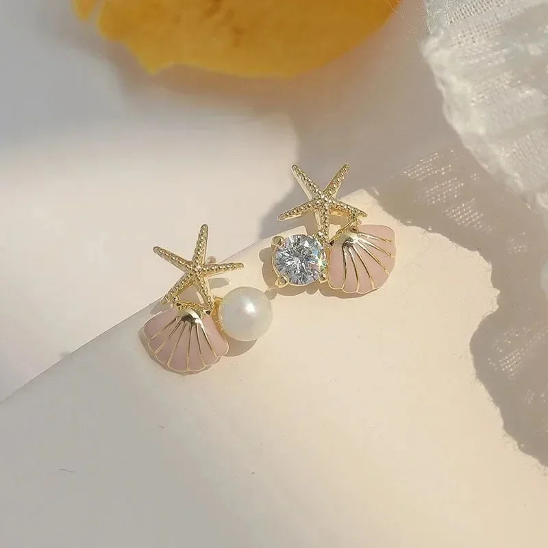 Boucles d'oreilles pendantes bohème à pompons — Étoile de mer et coquillage