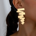 Geometric irregular stud earrings, light cream zigzag shapes